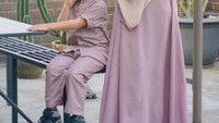 Usai resmi bercerai, Larissa Chou fokus mengurus anaknya yang bernama Yusuf. Segala kebutuhan di rumahnya diurus langsung dengan tangannya. Foto: Instagram/larissachou