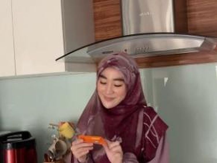 Cantiknya Desain Minimalis dan Elegan di Dapur Larissa Chou