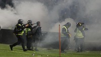 Larangan FIFA dan Alasan Polisi Gunakan Gas Air Mata di Kanjuruhan