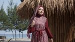Gaya Nathalie Holscher-Frans Faisal Pakai Koleksi Mandha Hijab Igun