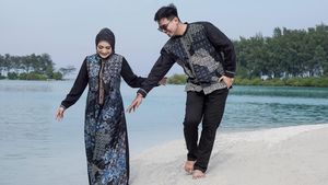 Gaya Nathalie Holscher-Frans Faisal Pakai Koleksi Mandha Hijab Igun