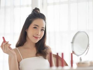 Cuaca Sedang Panas, Ini Rekomendasi Makeup yang Tahan Minyak dan Keringat