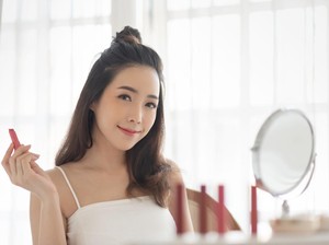 5 Tren Makeup Viral di TikTok Sepanjang 2023