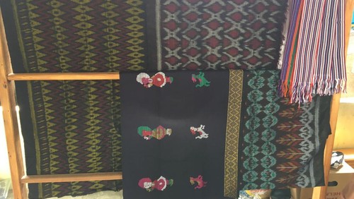 Kain Tenun Khas Desa Kebon Ayu Lombok Barat