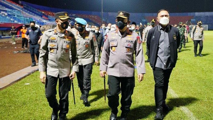 Kapolri Jenderal Listyo Sigit Prabowo meninjau langsung lokasi tragedi Kanjuruhan