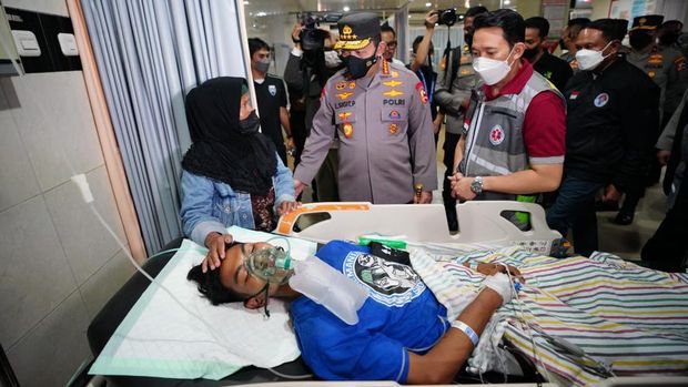 Kapolri jenguk korban tragedi Kanjuruhan