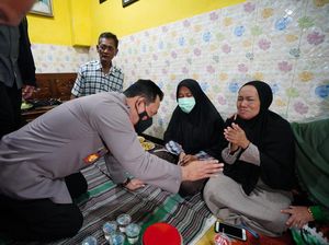 Kapolri Takziah ke Rumah Korban Tragedi Kanjuruhan Malang