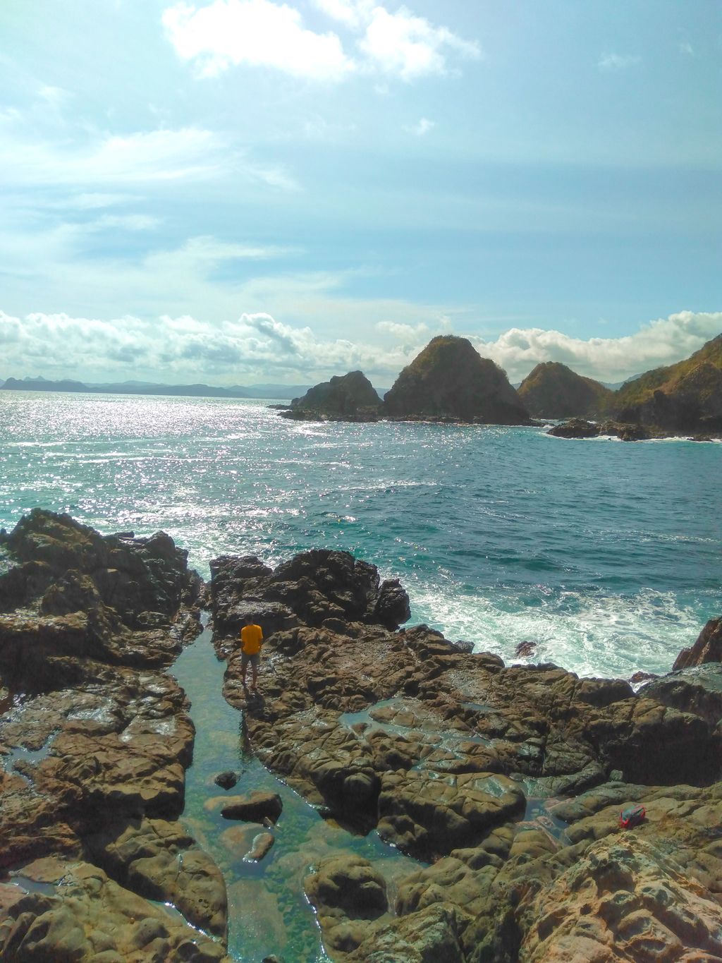 Keindahan alam Pantai Telawas Lombok, Minggu (2/10/2022).