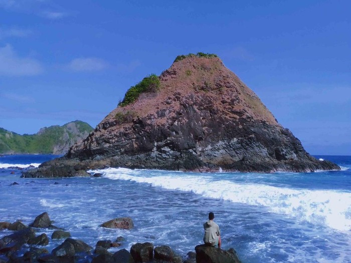 Keindahan alam Pantai Telawas Lombok, Minggu (2/10/2022).