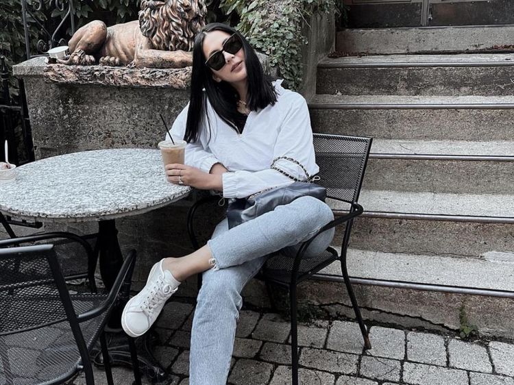 Keseruan Paula Verhoeven, Istri Baim Wong Saat Nongkrong di Kafe