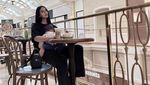 Keseruan Paula Verhoeven, Istri Baim Wong Saat Nongkrong di Kafe