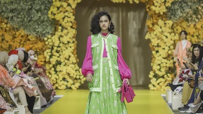 10 Karya Ayu Dyah Andari x Batik Trusmi Sambut Hari Batik Nasional 2022
