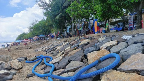 Kondisi Pantai Kuta saat ini Minggu (2/10/2022) nampak alat berat dan penataan pantai sedang dilakukan dalam proyek Samigita (Seminyak, Legian, Kuta)