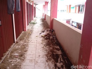 Pusat Belanja Pantai Pangandaran yang Ditinggal Pembeli dan Pedagang
