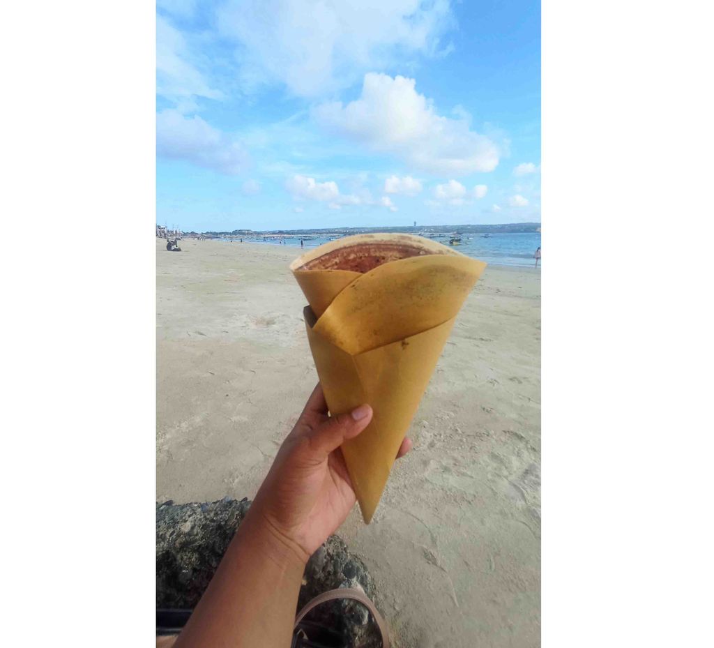 Krepes viral di Pantai Kelan, Kecamatan Kuta, Kabupaten Badung, Bali