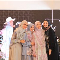 “Gempeur (grogi). Tadi sebelum jalan rasanya udah gak enak mulu,” ucap Lesti Kejora. Namun dia juga mengungkapkan rasa senang dan bangga dipercaya menjadi muse untuk brand hijab Zaskia Sungkar. Foto: dok. Instagram/@lestykejora