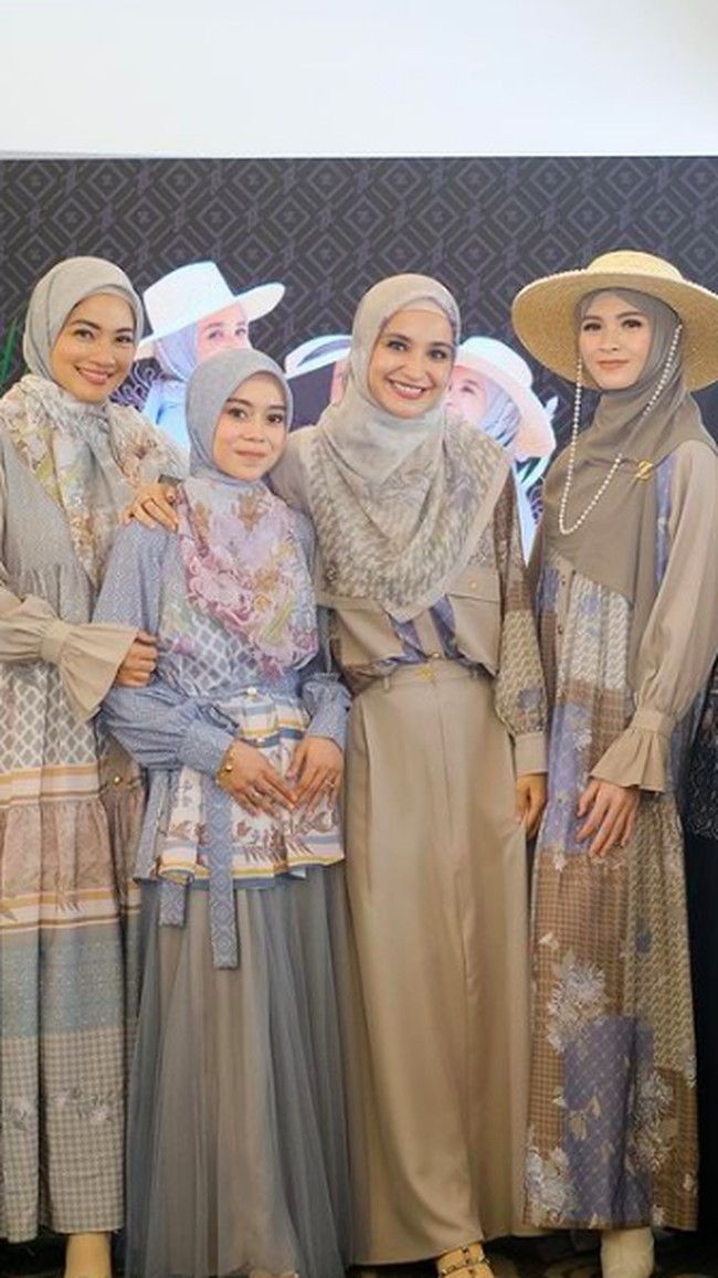 Lesti Kejora dan Titi Kamal didapuk sebagai muse untuk brand fashion Zaskia Sungkar. Foto: dok. Instagram/@lestykejora