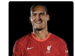 Liverpool Ditahan Brighton, Van Dijk Mendadak Jadi Harry Maguire