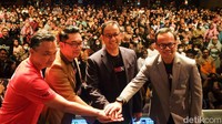 (kiri-kanan) Inisiator Supermentor Dino Patti Djalal, Ridwan Kamil, Anies Baswedan, dan Bima Arya, berfoto bersama dalam acara perpisahan untuk Anies di Djakarta Theater, Jakarta Pusat, Minggu (2/10/2022). Acara ini digelar oleh Foreign Policy Community of Indonesia (FPCI).  