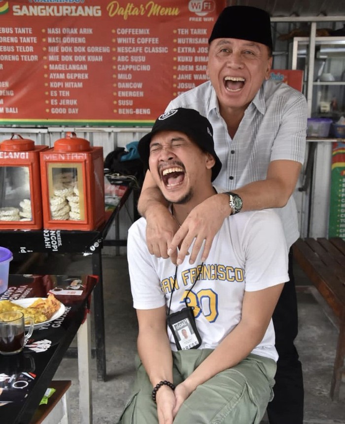 Momen Ketua PSSI, Iwan Bule Saat Makan Bareng Atta Halilintar dan Raffi Ahmad Momen Ketua PSSI, Iwan Bule Saat Makan Bareng Atta Halilintar dan Raffi Ahmad