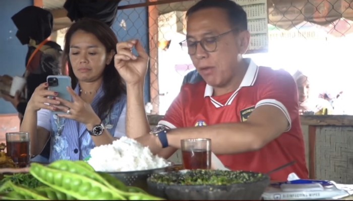 Momen Ketua PSSI, Iwan Bule Saat Makan Bareng Atta Halilintar dan Raffi Ahmad