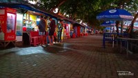 Warung sekitar pantai.