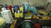 Sistem kerja PLTMH menggunakan air yang diarahkan menggerakkan turbin, dan selanjutnya gerakan turbin disalurkan untuk menggerakkan generator.  
