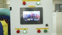 Dari putaran generator ini diubah untuk menghasilkan listrik yang disalurkan ke jaringan listrik ke pelanggan  