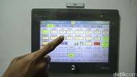 Hanya saja tantangan terjadi saat musim kemarau dan hujan, sebab musim kemarau debit air berkurang, sehingga kerja mesin tidak maksimal, dan daya berkurang. Sedangkan, kalau waktu banjir, air keluar dari bendungan. Namun, itu sangat jarang dan sejauh ini terkendali.  