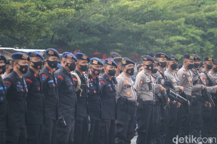 Polisi tetap siaga di Stadion GBLA.