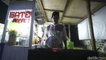 Potret Ade, Penjual Sate Asal Cikarang di Perbatasan Malaysia