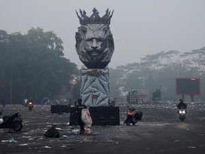 Duka Tragedi Kanjuruhan: Suami Tewas, Istri Belum Ditemukan