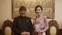 Dalam pertemuan saat itu, Cok Ace berpesan dan memberikan nasihat kepada Tania Saputra. Wagub Bali meminta Tania Saputra mempersiapkan diri dengan sebaik mungkin untuk mewakili Bali di ajang Putri Pariwisata Indonesia 2022. Foto: Instagram Tania Saputra