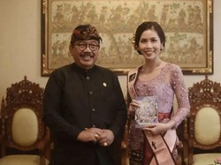Dalam pertemuan saat itu, Cok Ace berpesan dan memberikan nasihat kepada Tania Saputra. Wagub Bali meminta Tania Saputra mempersiapkan diri dengan sebaik mungkin untuk mewakili Bali di ajang Putri Pariwisata Indonesia 2022. Foto: Instagram Tania Saputra