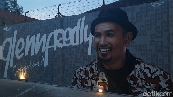 Ada pula mural yang merupakan bentuk tribute kepada salah seorang musisi kenamaan Indonesia, bung Glenn Fredly.