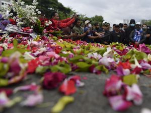 Arema Tabur Bunga dan Doa Bersama untuk Korban Tragedi Kanjuruhan