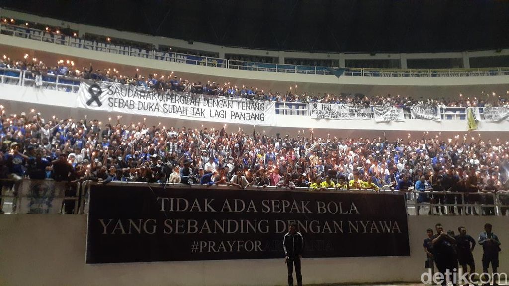Duka Tragedi Kanjuruhan, Suporter PSIS Semarang Gelar Doa Bersama
