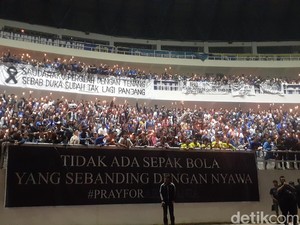 Doakan Korban Tragedi Kanjuruhan, Suporter PSIS Nyanyikan Salam Satu Jiwa
