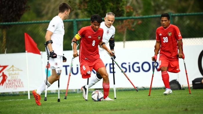 Pertandingan kedua Grup C Piala Dunia Amputasi 2022 mempertemukan Indonesia vs Inggris. Laga berlangsung di TFF Riva Facility, Turki, Minggu 2 Oktober 2022.