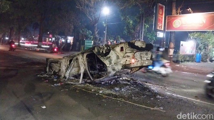 Sabtu (1/10) malam terjadi tragedi di Stadion Kanjuruhan. Hingga saat ini, korban tewas akibat tragedi tersebut mencapai 174 orang berdasarkan data yang disampaikan Wagub Jatim, Emil Dardak.