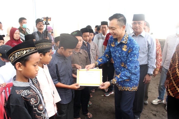 Wakil Bupati (Wabup) Blitar Rahmat Santoso meresmikan Tempat Praktik Perawatan Mandiri (TPPM) di Desa Slorok Kecamatan Garum.