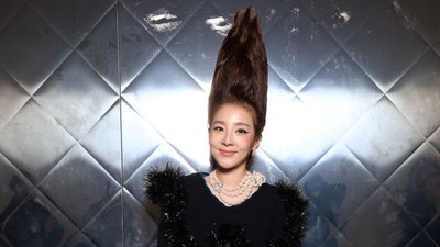 Rambut Sandara Park Setinggi Menara Eiffel!