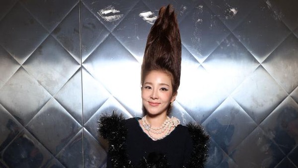 Rambut Sandara Park Setinggi Menara Eiffel!