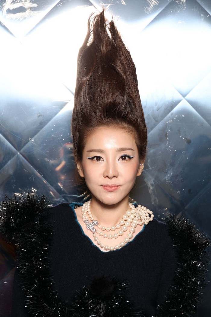 PARIS, FRANCE - OCTOBER 01: (EDITORIAL USE ONLY - For Non-Editorial use please seek approval from Fashion House) Sandara Park attends the Vivienne Westwood Womenswear Spring/Summer 2023 show as part of Paris Fashion Week  on October 01, 2022 in Paris, France. (Photo by Pascal Le Segretain/Getty Images)