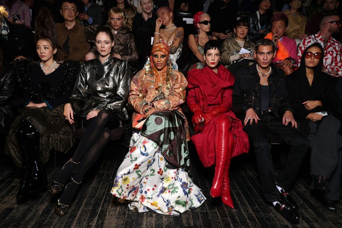 PARIS, FRANCE - OCTOBER 01: (EDITORIAL USE ONLY - For Non-Editorial use please seek approval from Fashion House) Sandara Park attends the Vivienne Westwood Womenswear Spring/Summer 2023 show as part of Paris Fashion Week  on October 01, 2022 in Paris, France. (Photo by Pascal Le Segretain/Getty Images)