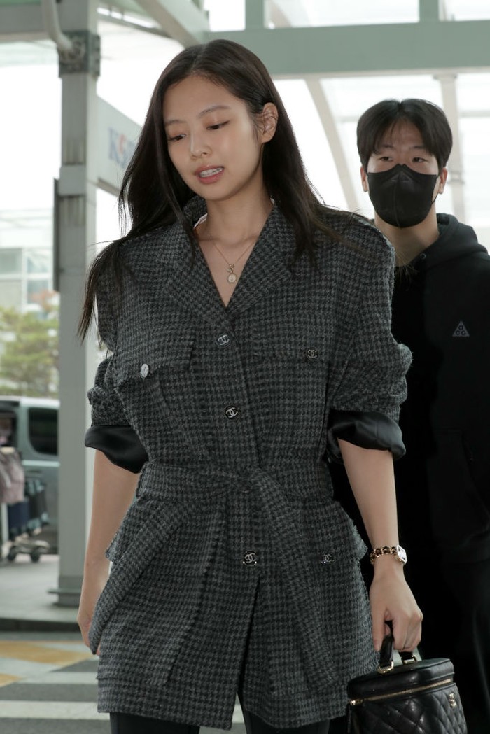 1429616494 INCHEON, SOUTH KOREA - OCTOBER 02: Jennie of South Korean girl group BLACKPINK is seen on departure at Incheon International Airport on October 02, 2022 in Incheon, South Korea. (Photo by Han Myung-Gu/WireImage)