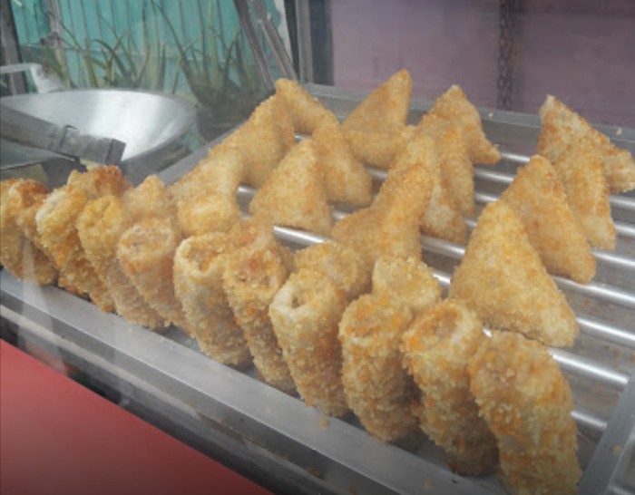 20 Risol Mayo Rp 4.000 yang Renyah Lumer Ada di Sini! 20 Risol Mayo Rp 4.000 yang Renyah Lumer Ada di Sini!