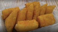 Di daerah Cibubur, kamu bisa jajan risol mayo enak di Risol Panas. Mereka menjual risol gerobakan di daerah Jl. Lap. Tembak, Cibubur, Kota Jakarta Timur. Isinya ada smoked beef hingga cream ayam jagung. Dengan ukuran besar, harganya hanya Rp 4.000. Foto : Cahyani Febry