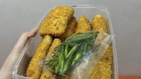 Risol Mayo Chaem juga tak kalah menarik karena punya ukuran cukup besar dengan isian banyak. Satu buahnya hanya dihargai Rp 5.000 an saja. Bisa langsung mampir ke daerah Kartini - Jakarta Pusat, atau dipesan lewat Instagram @risolmayochaem dan ojek online. Foto : Instagram @risolmayochaem