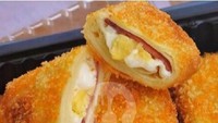 Bagi warga Bekasi yang ingin makan risol mayo bisa membelinya lewat ojek online atau datang langsung ke Risoles Mayo & Sosis Solo Yulfa. Mereka menyediakan risol mayo dengan isian mayones, saus, telur, dan smoked beef. Risol ini bisa dibeli matang maupun beku. Harga satuannya hanya Rp 4.000 saja. Foto : Gofood
